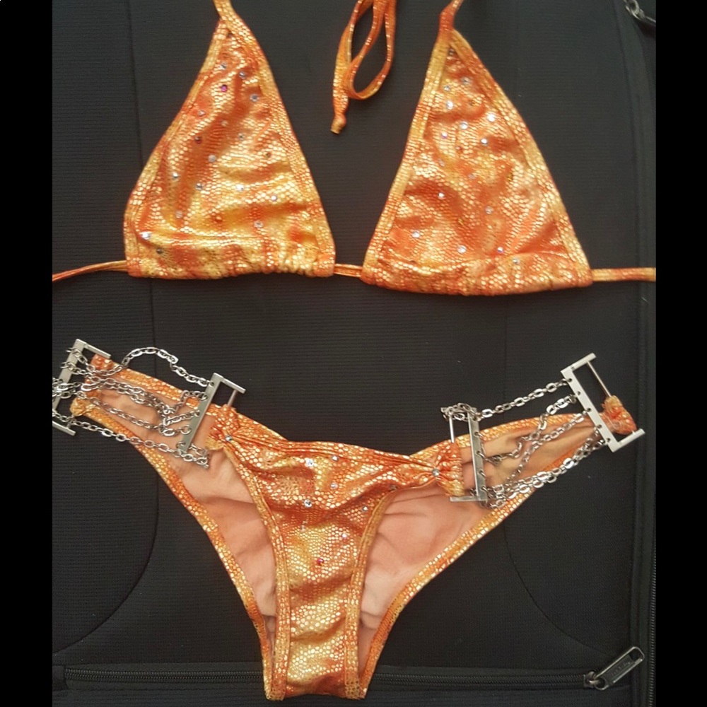 Competition bikini - Picture 4 of 5